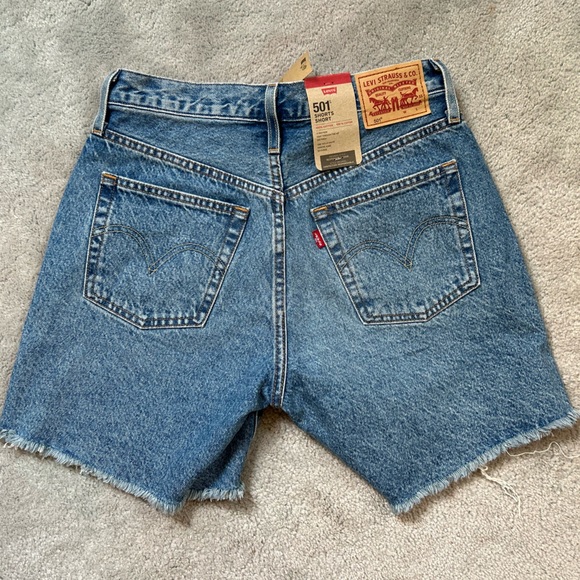 Levi’s 501 Shorts - Picture 4 of 5